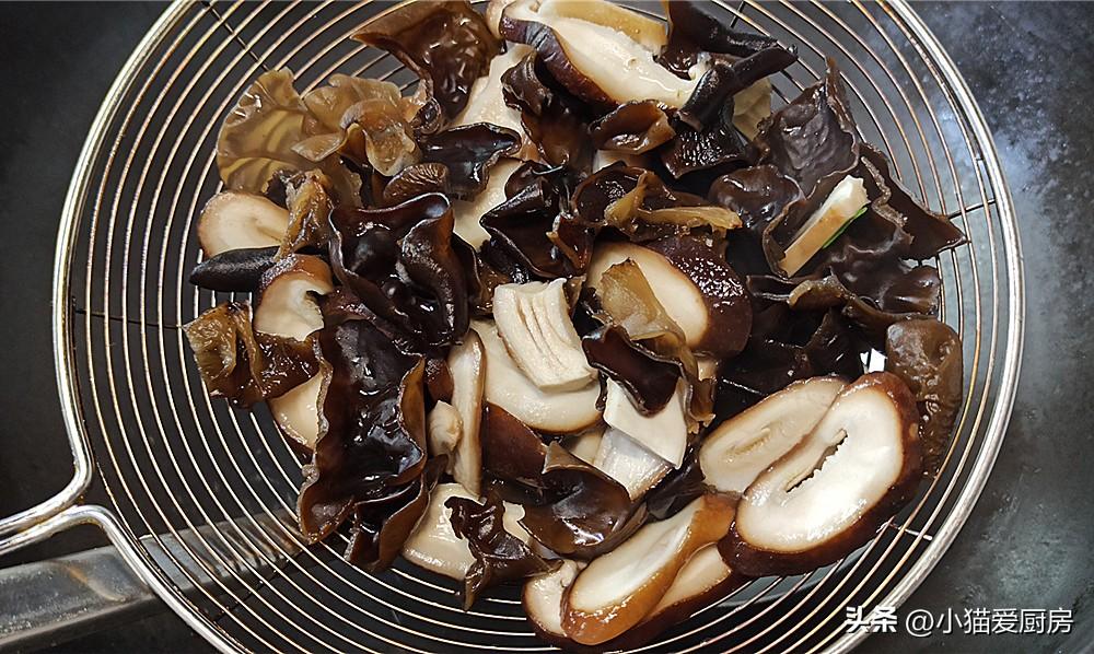 图片[9]-【香菇木耳会西兰花】做法步骤图 营养好吃 不错的过年解腻菜-起舞食谱网
