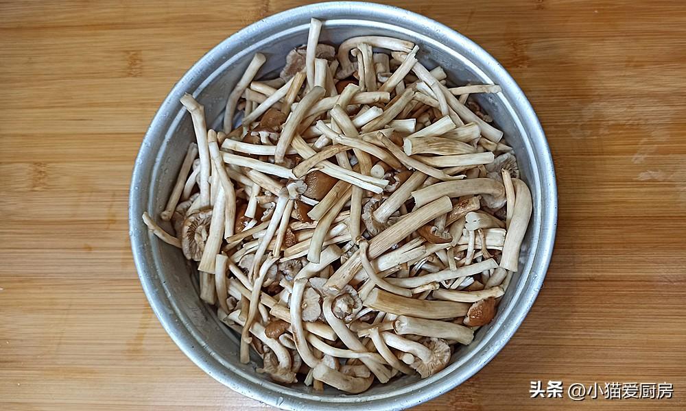 图片[4]-【小白菜肉末茶树菇】做法步骤图 特别好吃 汤汁泡饭也特别香-起舞食谱网