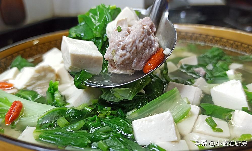【豆腐白菜汤丸子】做法步骤图 味道清淡爽口 夏天吃特别舒服-起舞食谱网