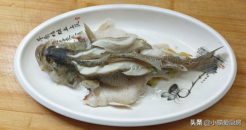 图片[10]-【清蒸鲈鱼】做法步骤图 鱼肉鲜嫩细腻 年夜饭做来吃-起舞食谱网