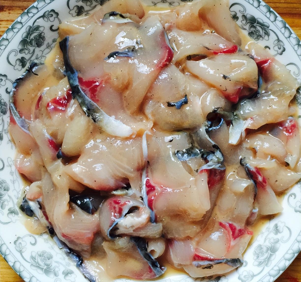 图片[3]-【川菜酸菜鱼】做法步骤图 鱼肉鲜嫩爽滑 鱼汤奶白浓郁 更加鲜-起舞食谱网