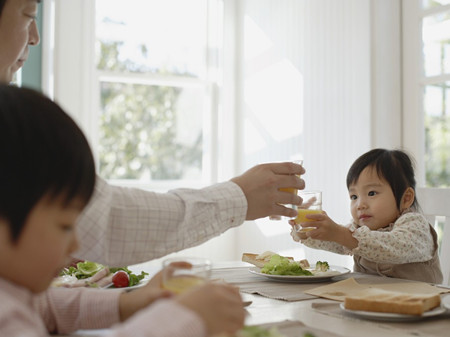 妈咪常闯喂养的误区： 5成孩子吃饭顺序错了