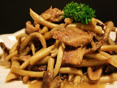 茶树菇闷鸭肉