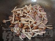 茶树菇闷鸭肉