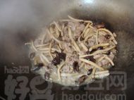 茶树菇闷鸭肉