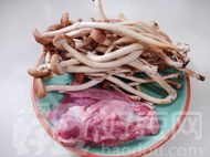 茶树菇闷鸭肉