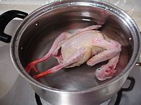 丝瓜滚乳鸽汤